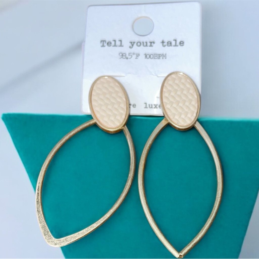 Tell Your Tale Gold And Cream Earrings